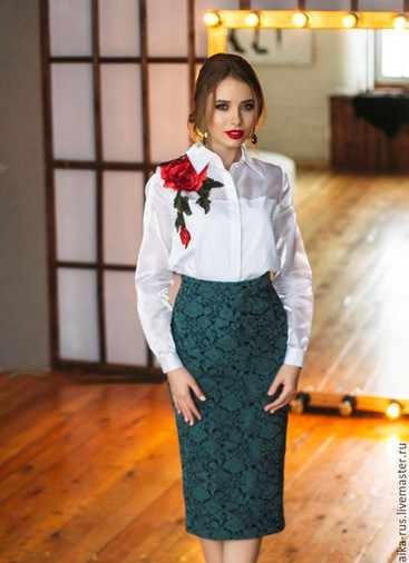Блуза с аппликацией